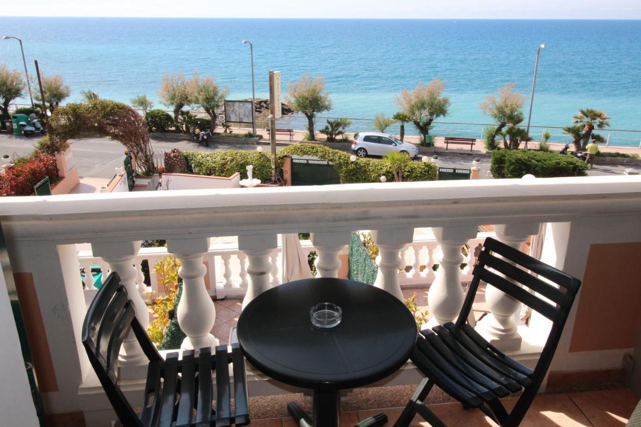 Aparthotel Del Prado Riva Ligure Zewnętrze zdjęcie