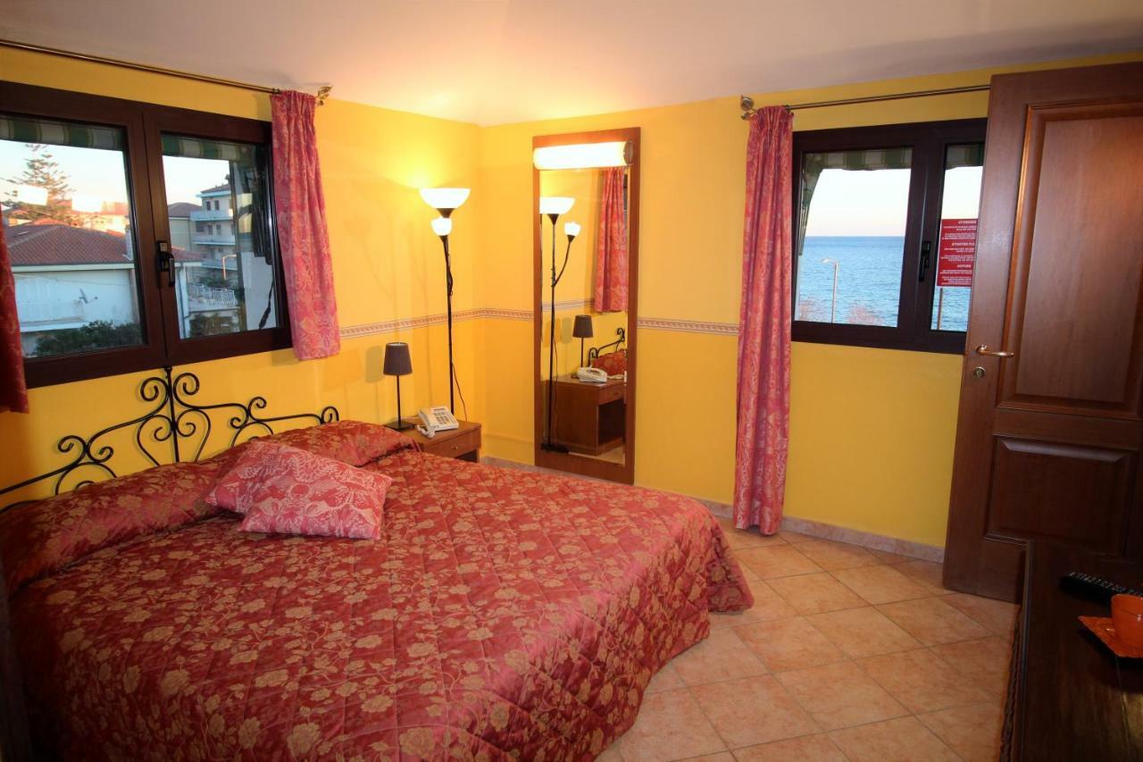 Aparthotel Del Prado Riva Ligure Zewnętrze zdjęcie