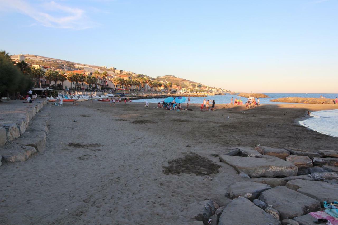 Aparthotel Del Prado Riva Ligure Zewnętrze zdjęcie