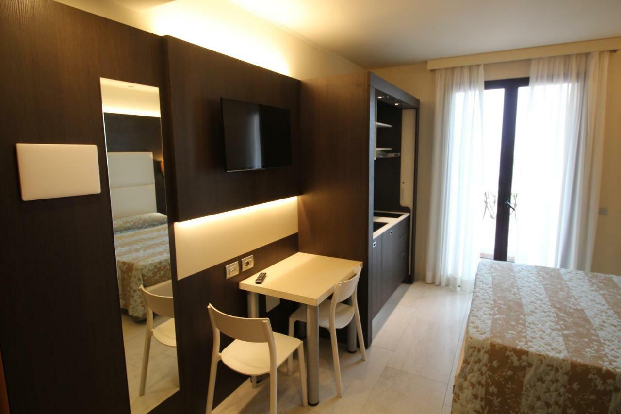Aparthotel Del Prado Riva Ligure Zewnętrze zdjęcie